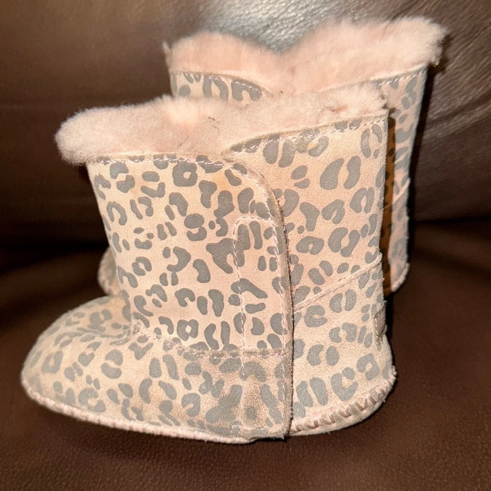 UGG Kids Slippers with Leopard Print and Pink Lining